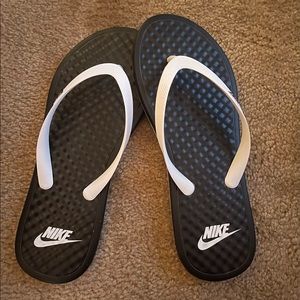 NIKE-Brand new Womens flip flop sandals. Size 11